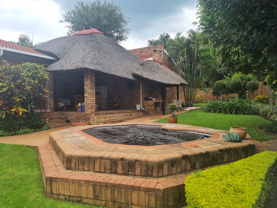 4 Bedroom Property for Sale in Geelhoutpark North West